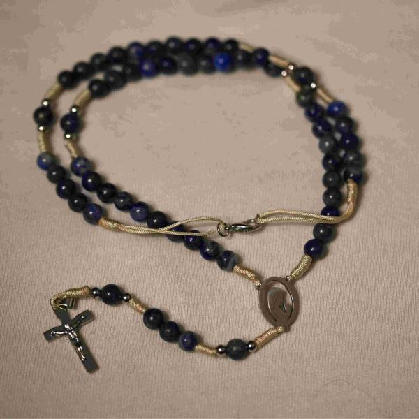 CHAPELET MODERNE LAPIS LAZULI DANS SON ECRIN