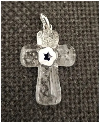 CROIX PENDENTIF 3 CM VERRE TRANSPARENT UNE MURINE BLANCHE ARTISANAT DE MURANO