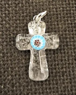 CROIX PENDENTIF 3 CM VERRE TRANSPARENT UNE MURINE BLEU ARTISANAT DE MURANO