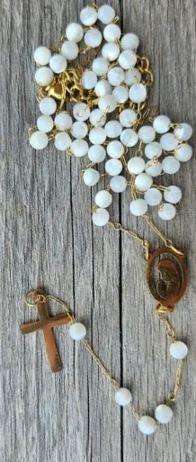 CHAPELET NACRE ET ACIER INOXIDABLE DOREE
