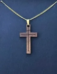 COLLIER CROIX GRAVE EN NOYER 3*2CM